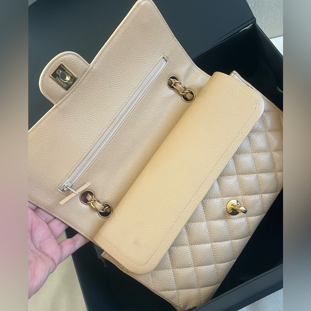 Chanel Classic Caviar GHW Double Flap Medium Size - Picture 7 of 12
